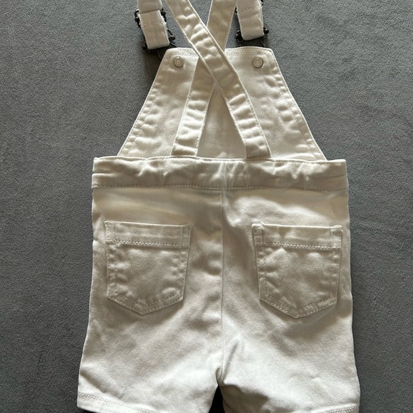 CdeC French brand: Baby shorts overalls in white - perfect for Easter! Size 6m - Picture 2 of 3